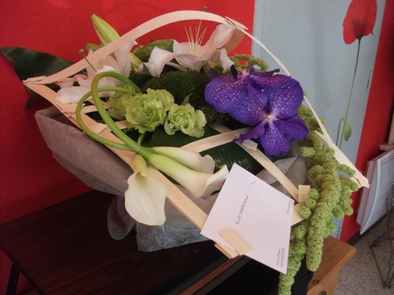 COMPOSITION FLORALE  , BOUQUET BULLE , CENTRE DE TABLE  PERSONNALISABLE