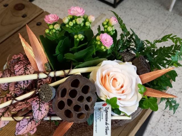 BOUQUET DE ROSES OU COMPOSE , JARDIN DE PLANTES, PLANTE VERTE FLEURIE...