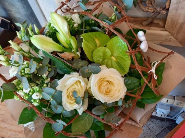 COMPOSITION FLORALE  , BOUQUET BULLE , CENTRE DE TABLE  PERSONNALISABLE