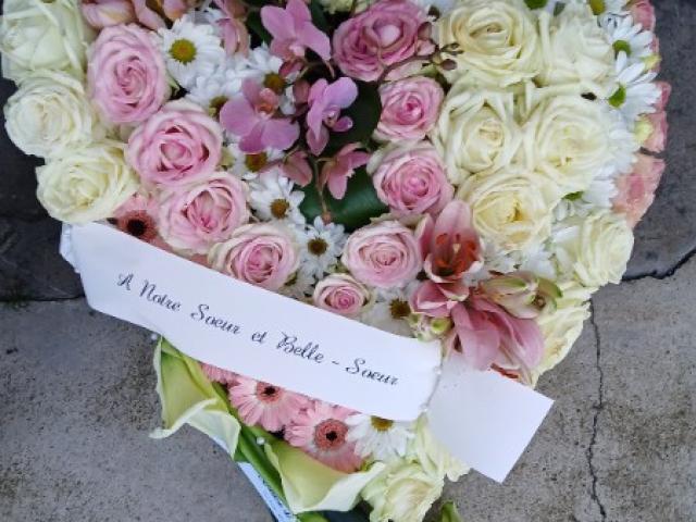 Joli cœur de fleurs fraîches  ; Aurevoir PAPY  .Votre Fleuriste  RACQUINGHEM