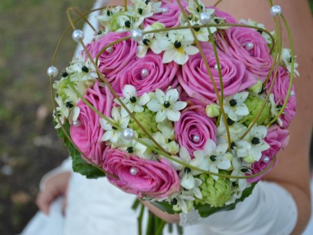 BOUQUET DE MARIEE, DECOR VOITURE ,EGLISE ,BOUTONNIERE ...