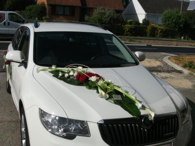  DECOR VOITURE ,EGLISE ,BOUTONNIERE BQT MARIEE ...