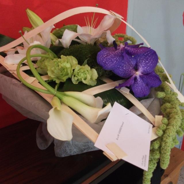 COMPOSITION FLORALE  , BOUQUET BULLE , CENTRE DE TABLE  PERSONNALISABLE
